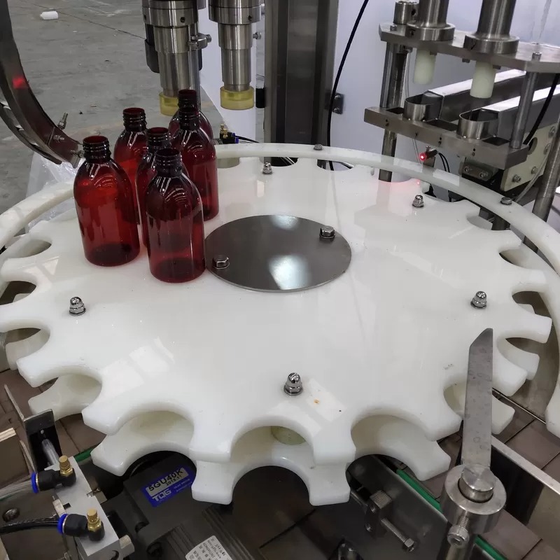 Machine de remplissage de bouteilles d'huile de contrôle de PLC de Siemens