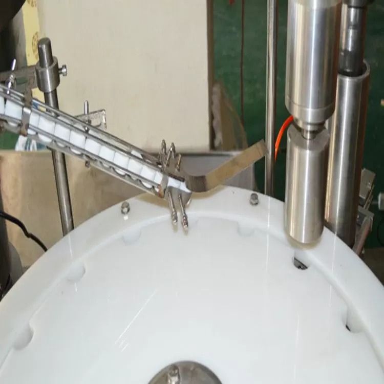 Machine de capsulage de bouteilles d'acier inoxydable utilisée en médecine